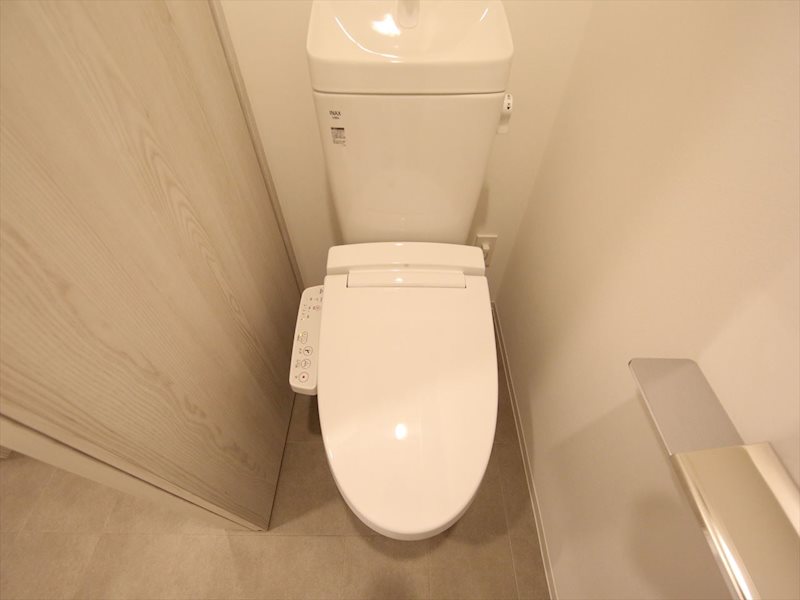 トイレ　温水洗浄暖房便座付トイレ