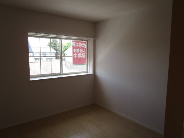 駐車場　写真は202号室です（参考）