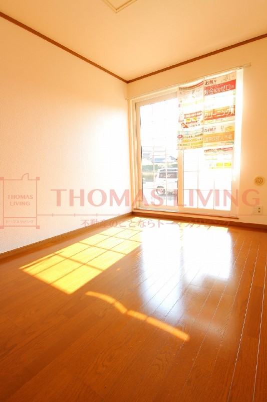 その他部屋・スペース　角部屋で窓が多く陽当たり良好です