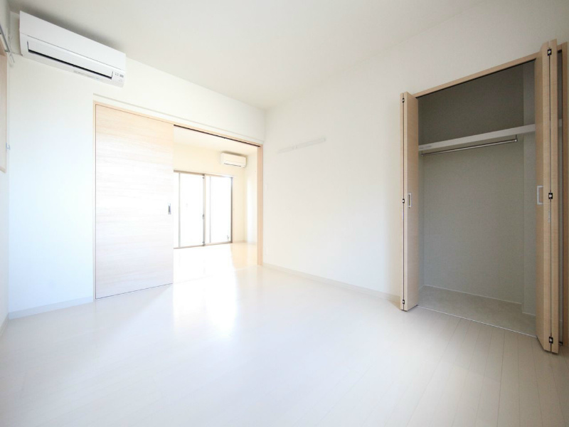 収納　洋室8帖　クローゼット（収納充実してます）