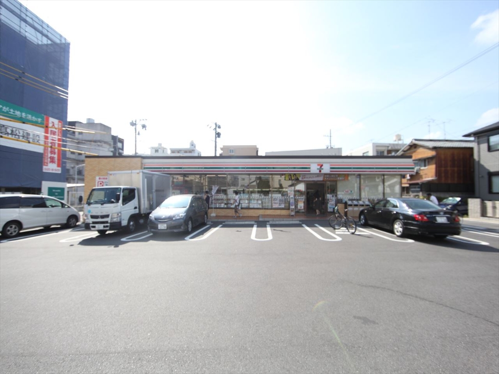 コンビニ　セブンイレブン 名古屋本山町４丁目店 (コンビニ)（コンビニ）まで37m