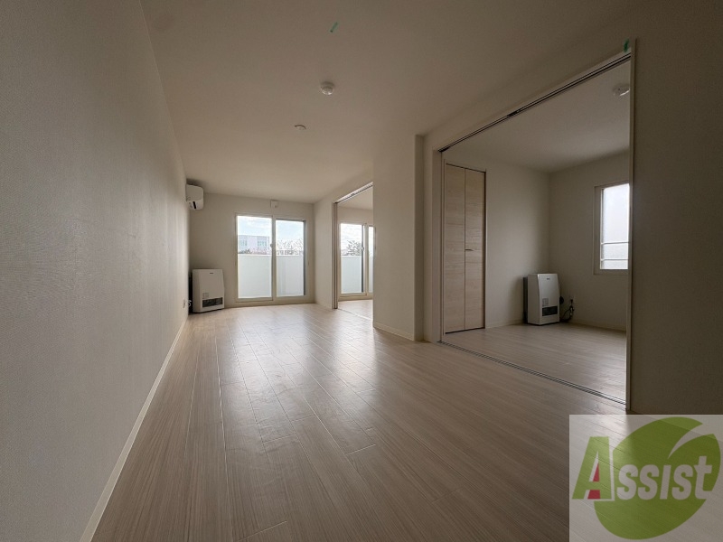 居室・リビング　広々としたリビングですね。使い勝手がよさそうですね！