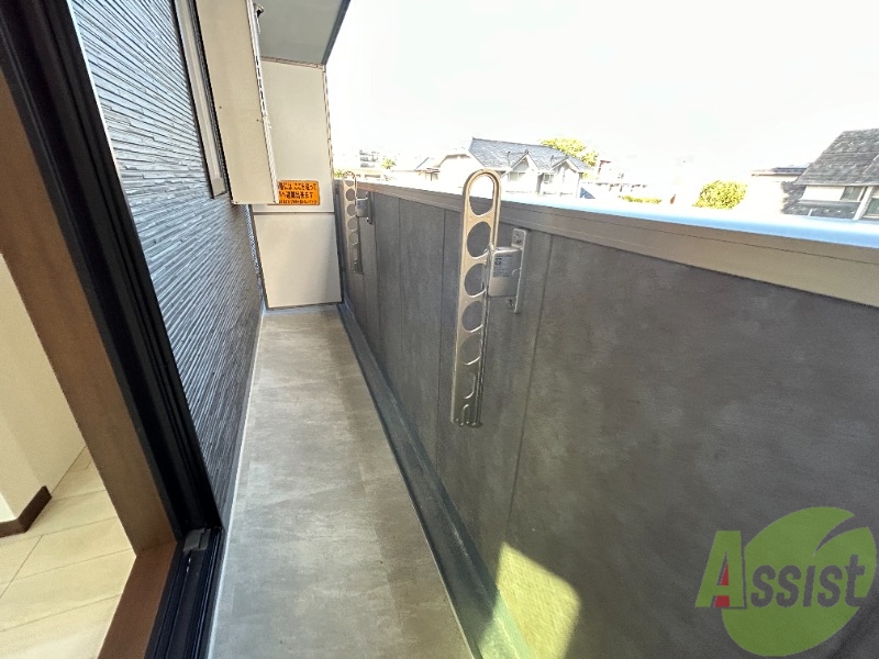 バルコニー　ベランダはかなり広いので、洗濯物がたくさん干せます。