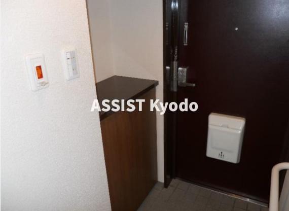 玄関　※別号室・同間取りの参考写真です