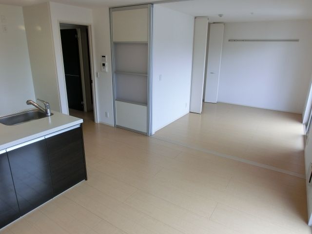 居室・リビング　可動式の間仕切り付のリビング