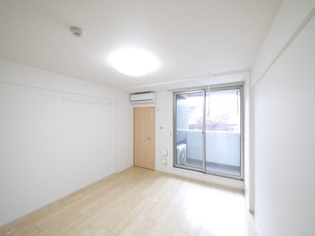 居室・リビング　明るい洋室です。