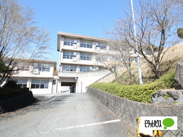 中学校　富士宮市立富士根北中学校（中学校）まで3012m