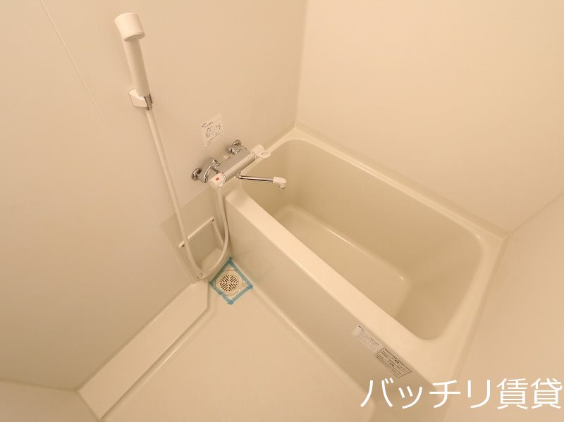 バス・シャワールーム　浴室乾燥機付き♪