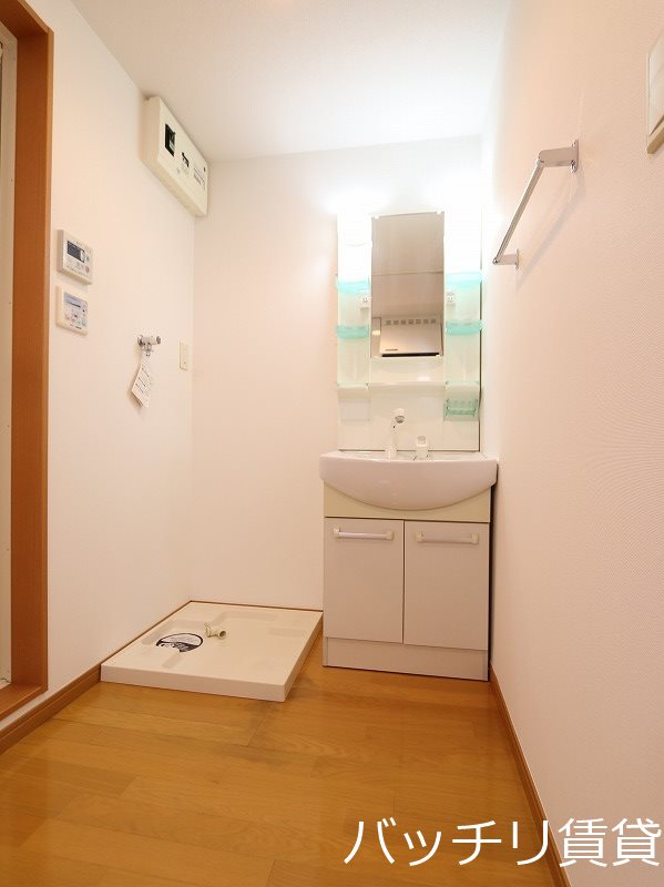 洗面設備　シャンプードレッサー付き洗面台♪