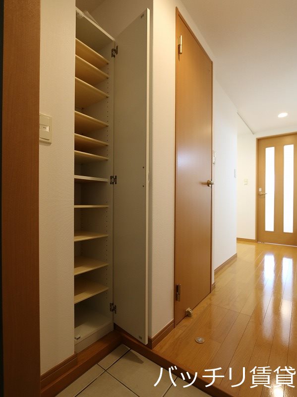 玄関　お問い合わせはバッチリ賃貸までお気軽に♪