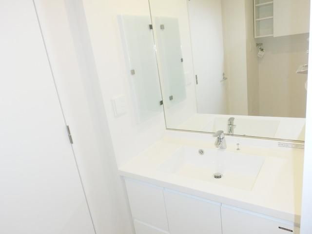 洗面設備　★鏡も大きく使いやすい洗面台となっております★