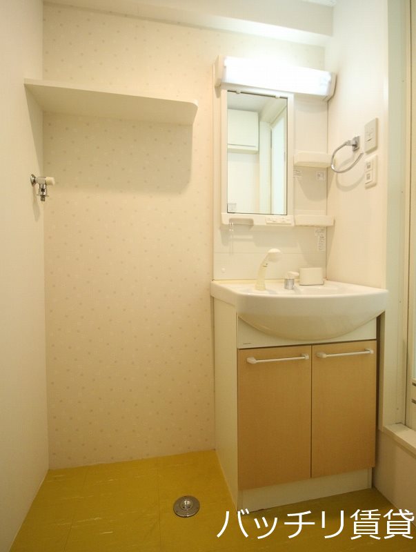洗面設備　同物件別号室の為、現状優先