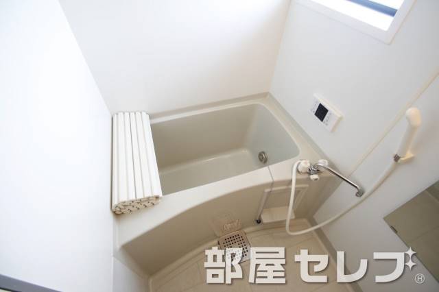 バス・シャワールーム　おいだき機能付き。