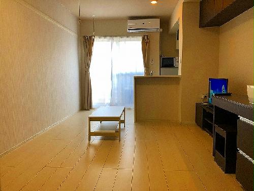 居室・リビング　備品や設備仕様は号室等により異なります。現地をご確認ください