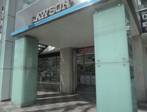 コンビニ　ローソン 六本木三丁目店（コンビニ）まで304m