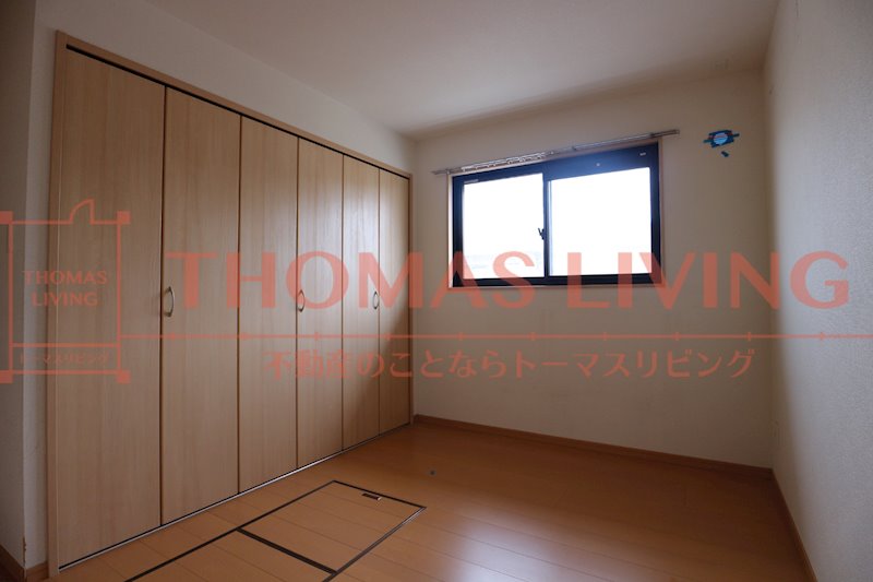 その他部屋・スペース　ベットルームにも床下収納付き。