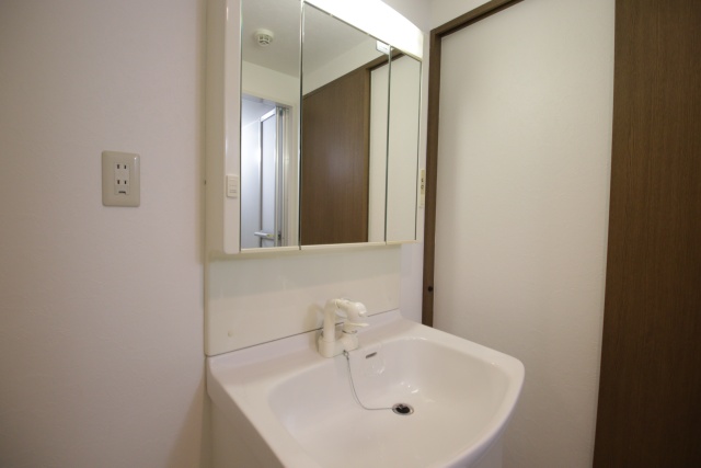 洗面設備　※別室の参考写真の為、現況優先です。