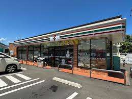 コンビニ　セブンイレブン清水庵原町店（コンビニ）まで825m