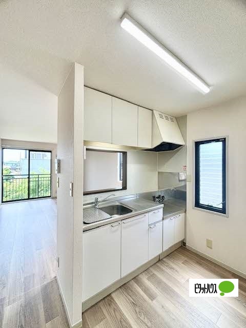 キッチン　写真は別室。状況が異なる場合は現況を優先します。