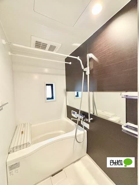 バス・シャワールーム　写真は別室。状況が異なる場合は現況を優先します。