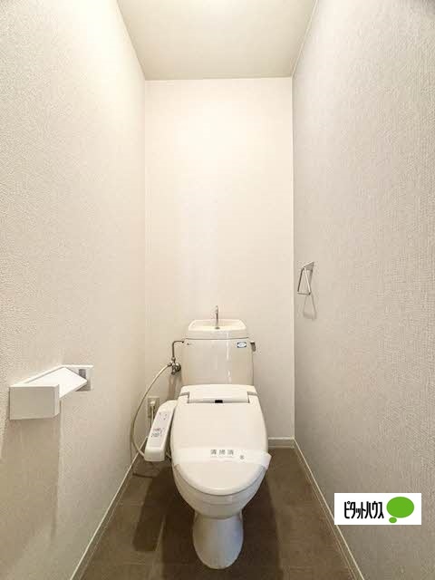 トイレ　写真は別室。状況が異なる場合は現況を優先します。