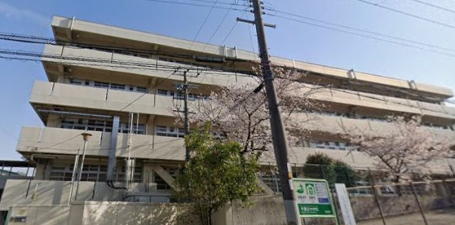 中学校　吹田市立千里丘中学校（中学校）まで693m