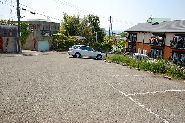 駐車場　駐車場に車を止められます