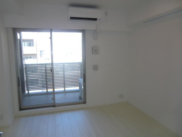 居室・リビング　アウトフレーム構造室内がすっきり広く使えます