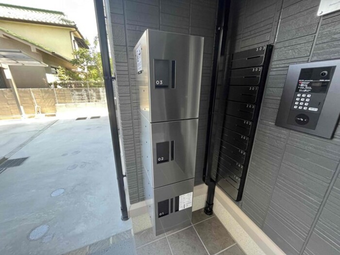 エントランス　落ち着いたエントランスです