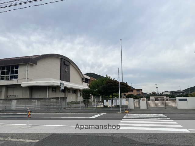 小学校　玉野市立第二日比小学校放課後児童クラブ（小学校）まで875m
