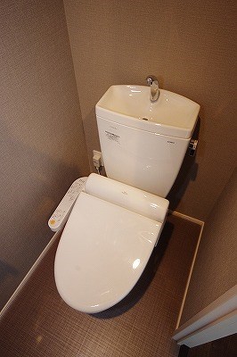 トイレ　温水洗浄便座付き