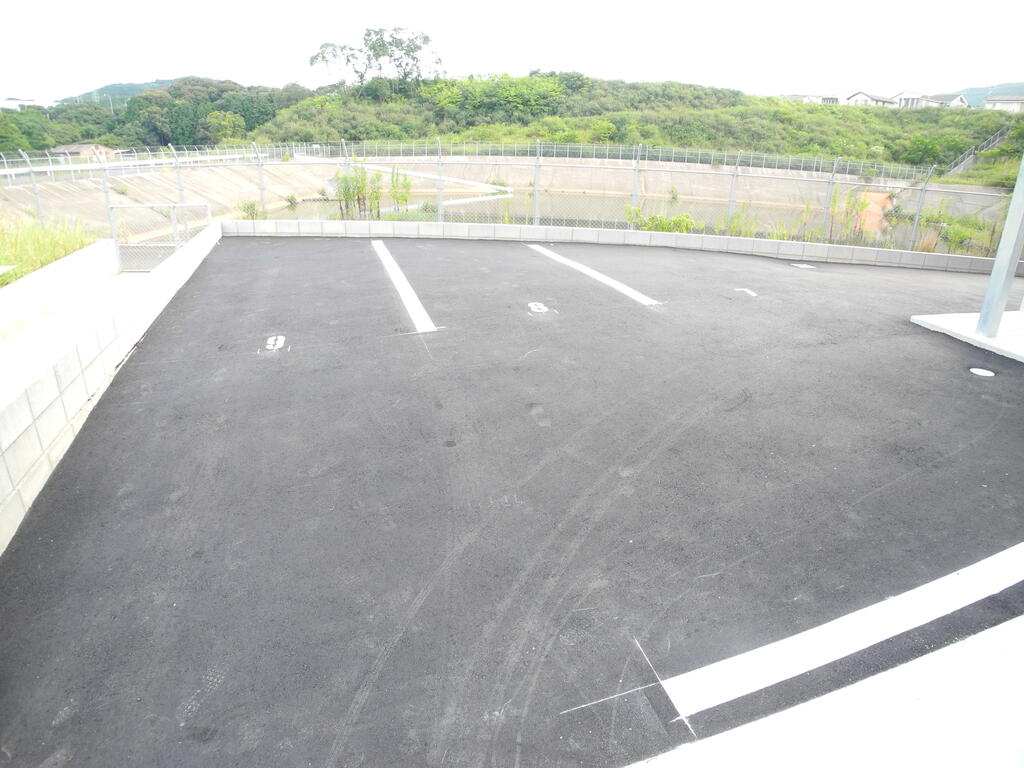 駐車場　※別号室参考画像