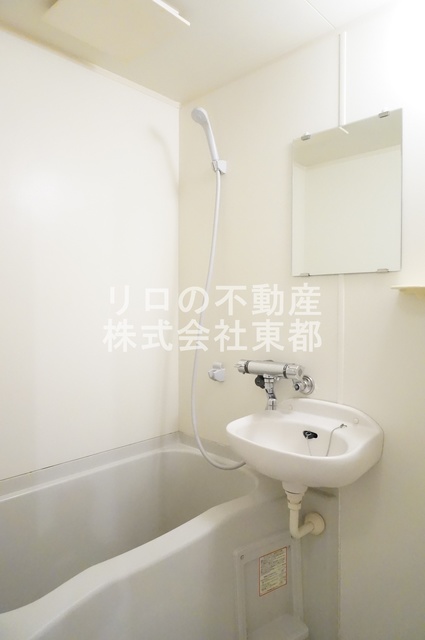 バス・シャワールーム　バストイレ別！湯船につかることで日頃の疲れを癒せます♪