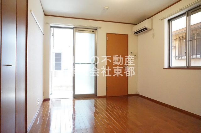 居室・リビング　２面採光なので、明るく風通しのよい過ごしやすいお部屋です♪