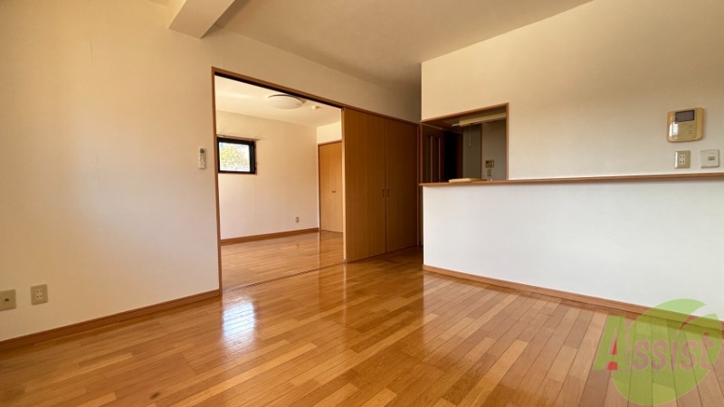 居室・リビング　１１．５帖のＬＤＫです。広々としてきれいですね。