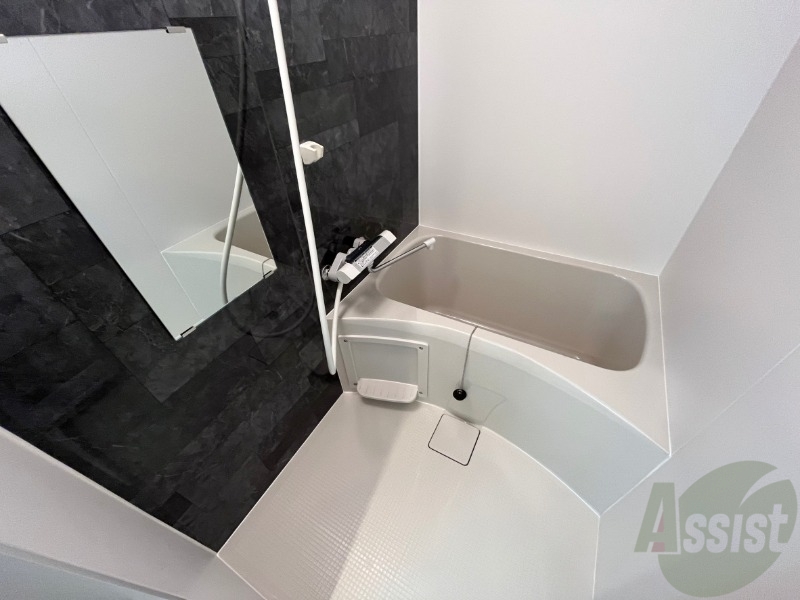 バス・シャワールーム　お風呂になります。一日の疲れを癒してくださいね。