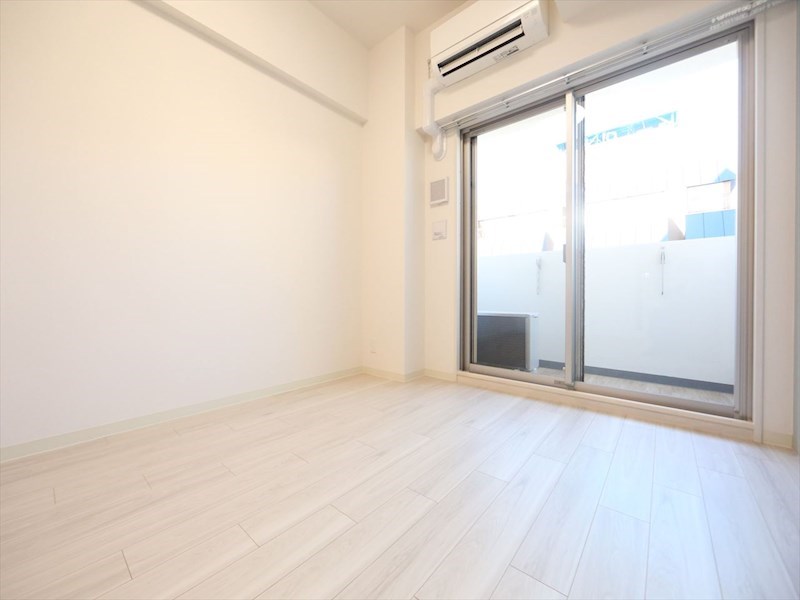 バルコニー　洋室6.5帖　エアコン完備　バルコニー