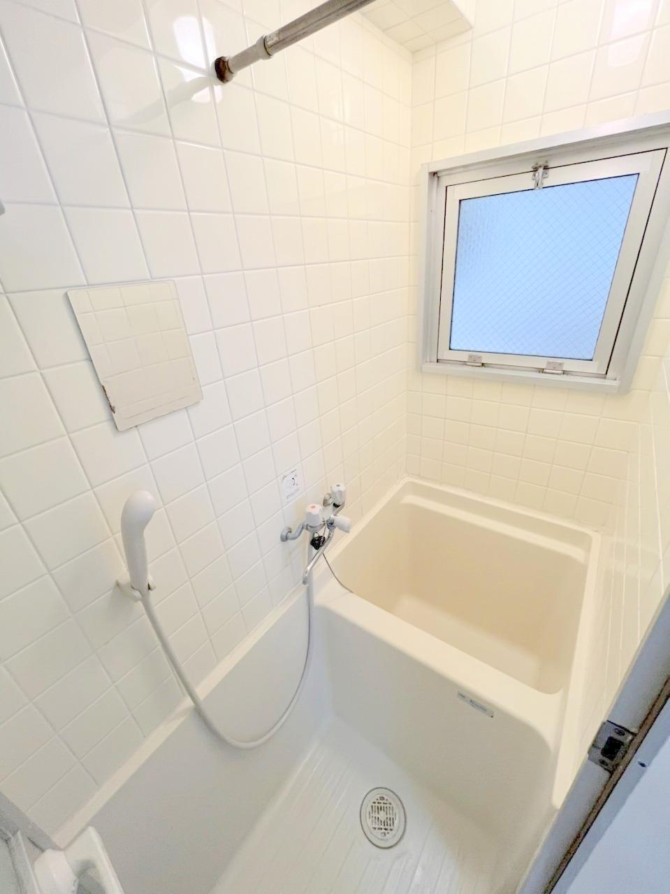 バス・シャワールーム　窓があり換気もできます★