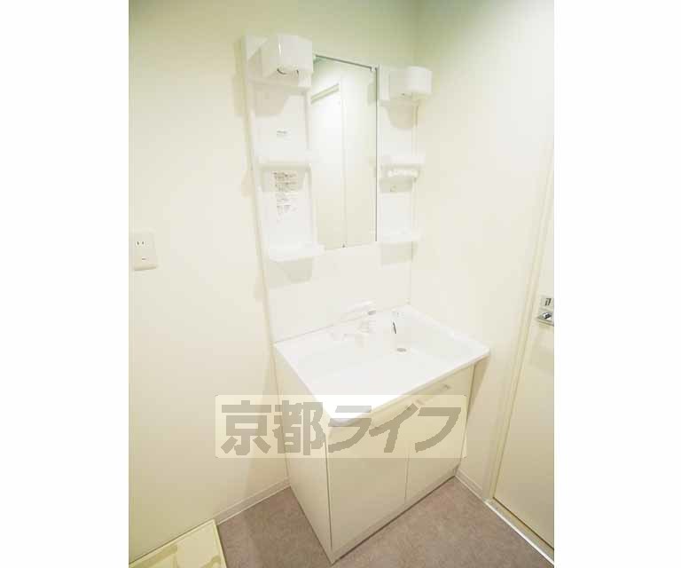 洗面設備　シャンプードレッサー付きで朝シャンも楽々