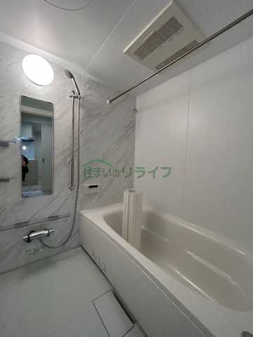 バス・シャワールーム　モンステラ