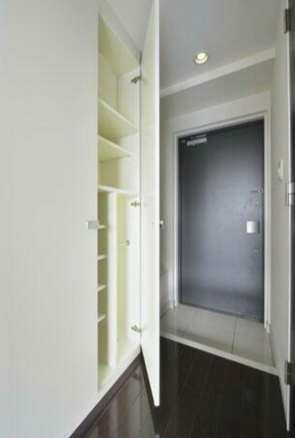 玄関　※別部屋参考写真