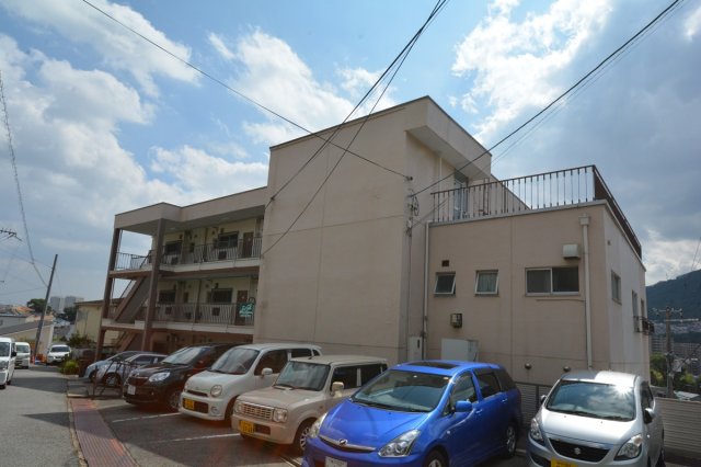 建物外観　敷地内駐車場あり！