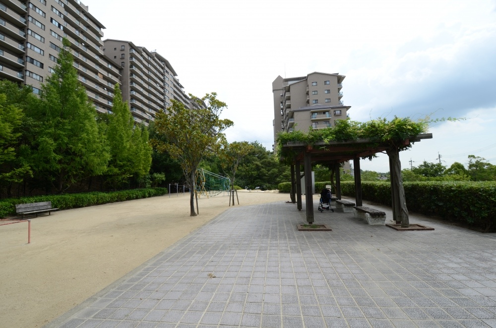 公園　すみれガ丘南公園（公園）まで692m