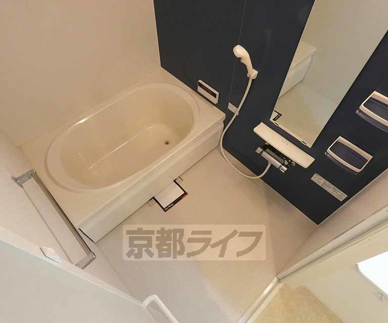 バス・シャワールーム　バスルームです。