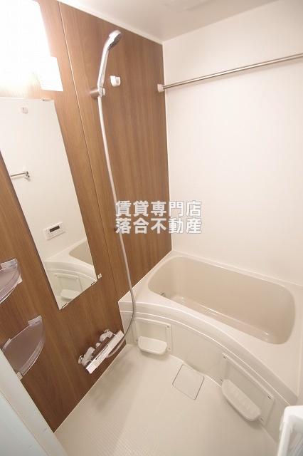 バス・シャワールーム　追い炊き機能、浴室乾燥機付き♪