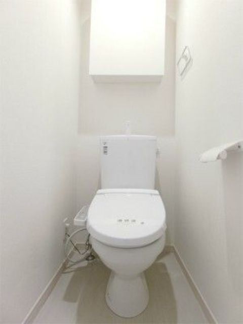 トイレ　別部屋参考画像。現況優先。