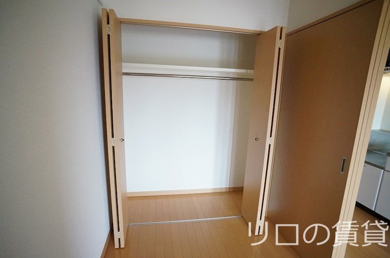 収納　収納たっぷりなクローゼット。