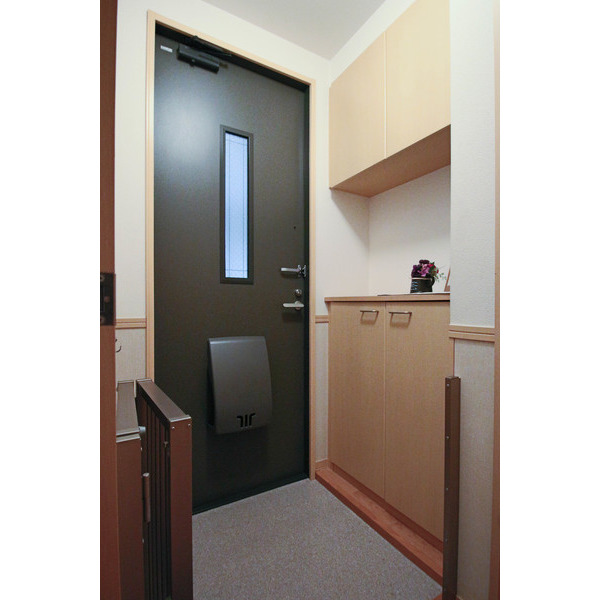 玄関　２階のお部屋です