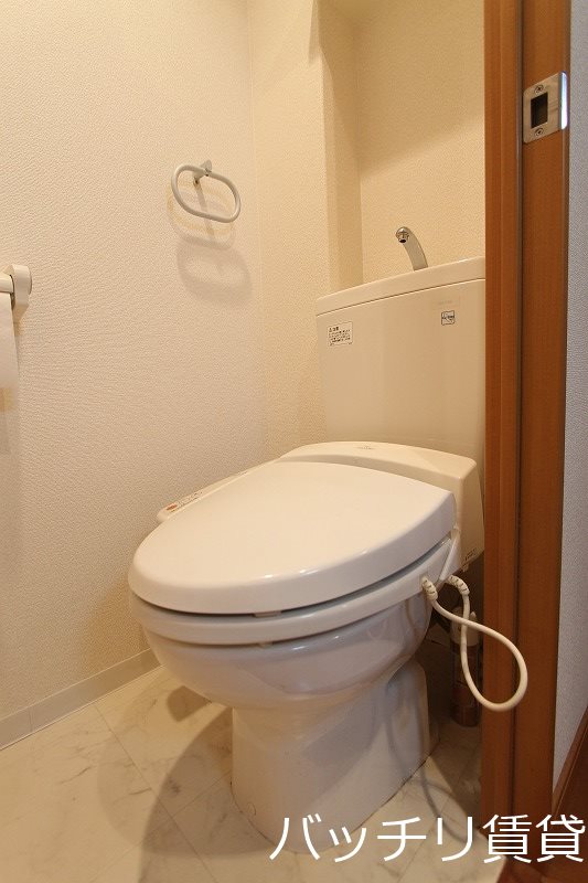 トイレ　別号室写真の為現況を優先致します。
