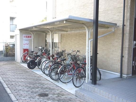 その他共有部分　自転車置き場に屋根が付いています